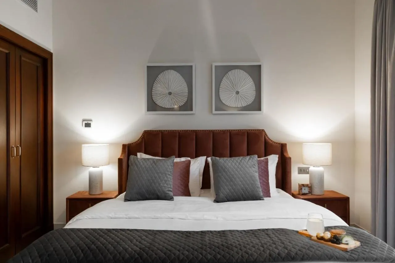 Durrani Homes - Glam Living Besides Dubai Mall- 2Br With Study Third Room Converted Apartment