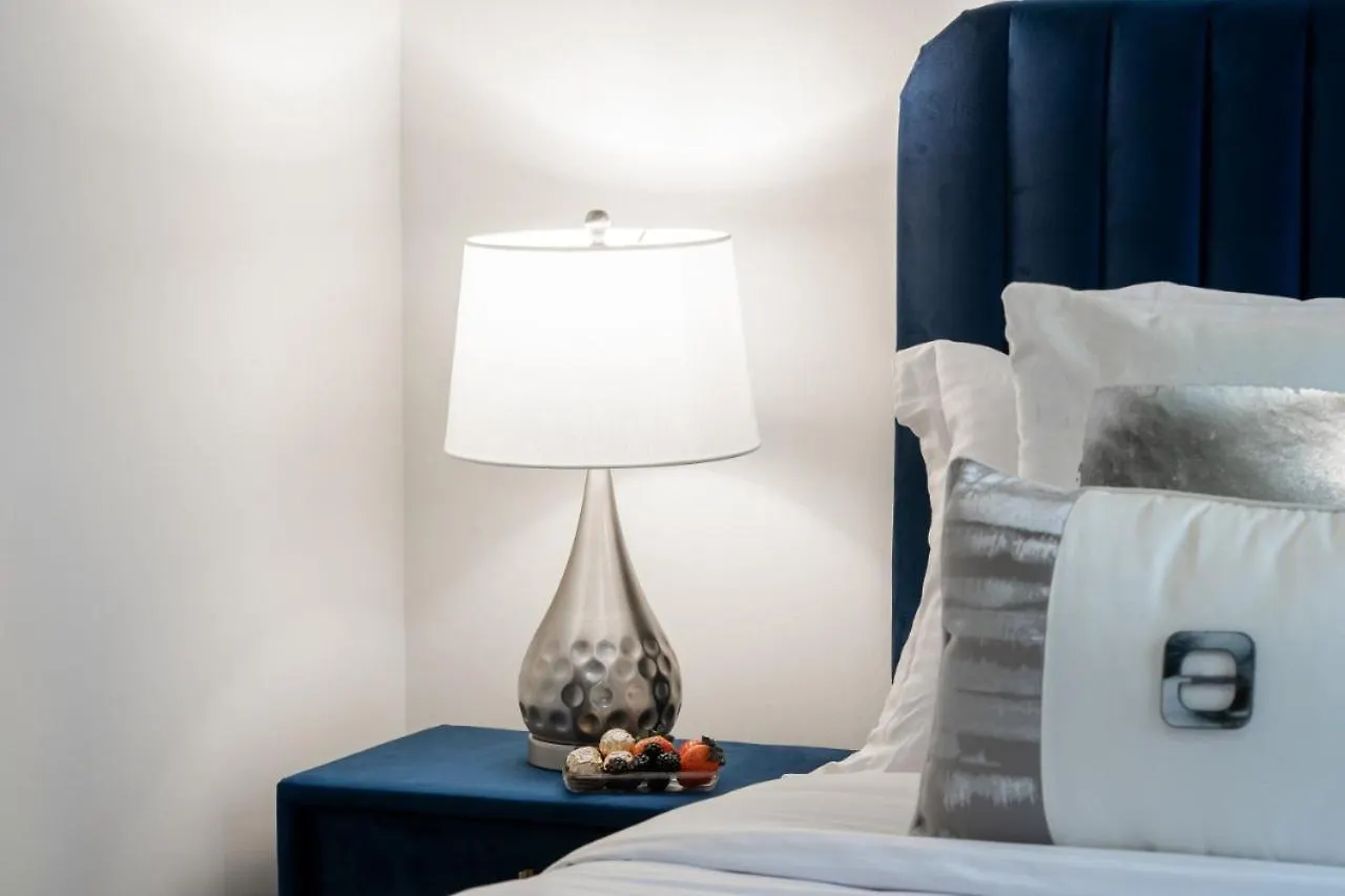 Durrani Homes - Glam Living Besides Dubai Mall- 2Br With Study Third Room Converted Apartment